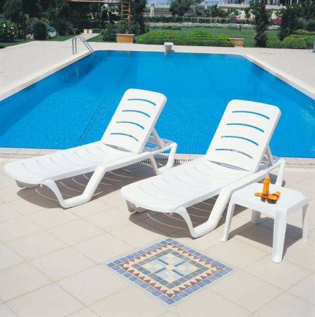 Столик для шезлонга пластиковый Zambak белый 430х430х370 мм Столик для шезлонга пластиковый Zambak белый 430х430х370 мм