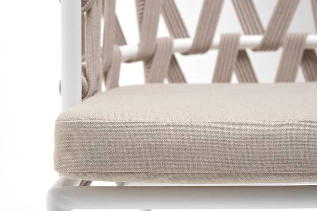 "Диего" стул плетеный из роупа, каркас из стали белый муар, роуп бежевый круглый, ткань бежевая 052