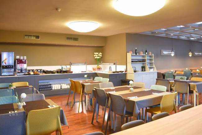 Стул пластиковый Bit ментоловый 520х550х840 мм